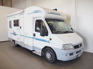 Husbil-halvintegrerad Adria 573 DS
