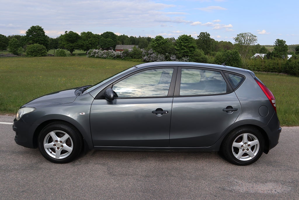 Hyundai i30 1.4 109 hk 1 Ägare Nyservad 8600 mil