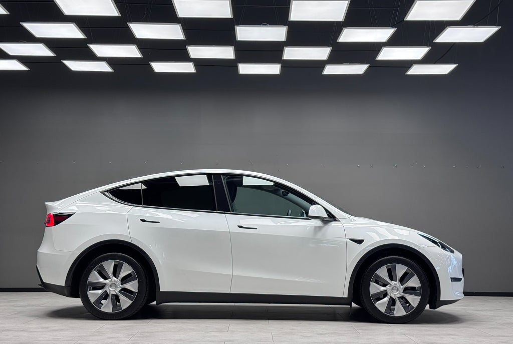 Tesla Model Y 2024 - miniatyr 5