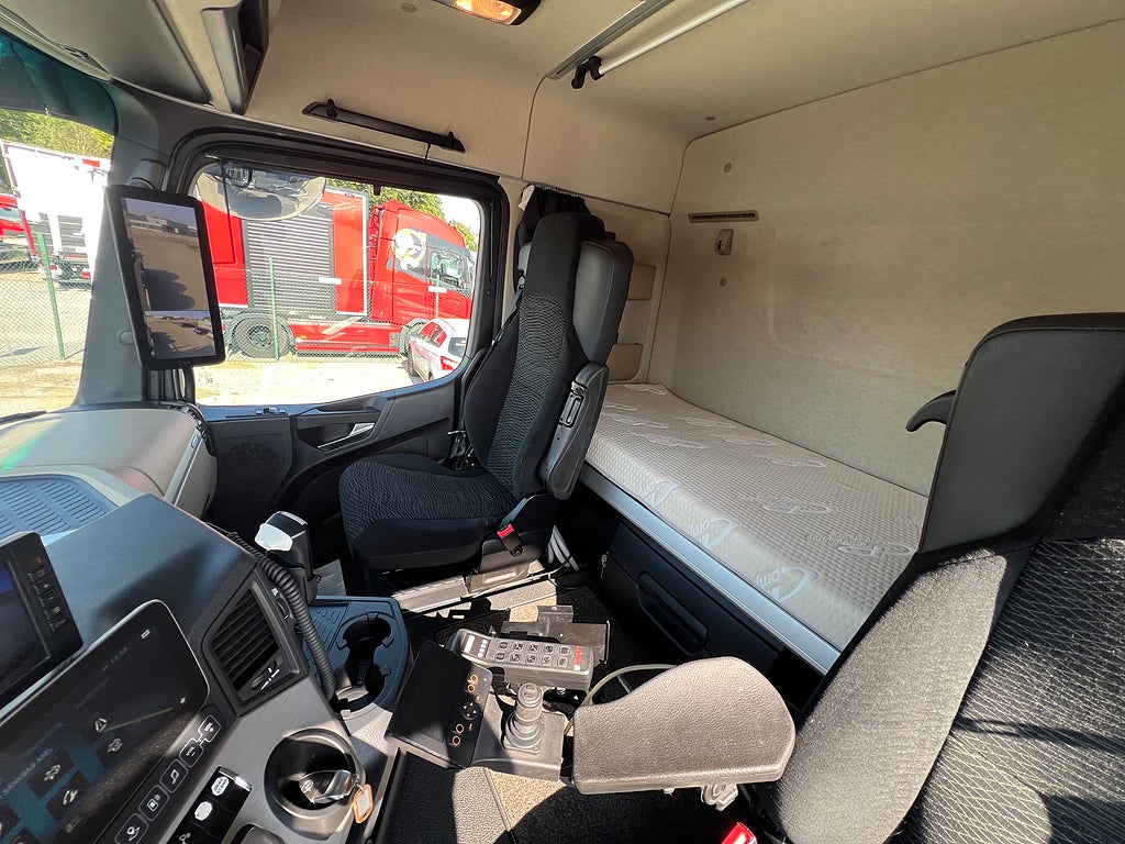 Mercedes-Benz Arocs 3251 Tridem Lastväxlare, Fullt Plogutrustad