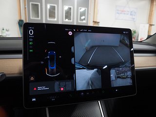 Sedan Tesla Model 3 19 av 22