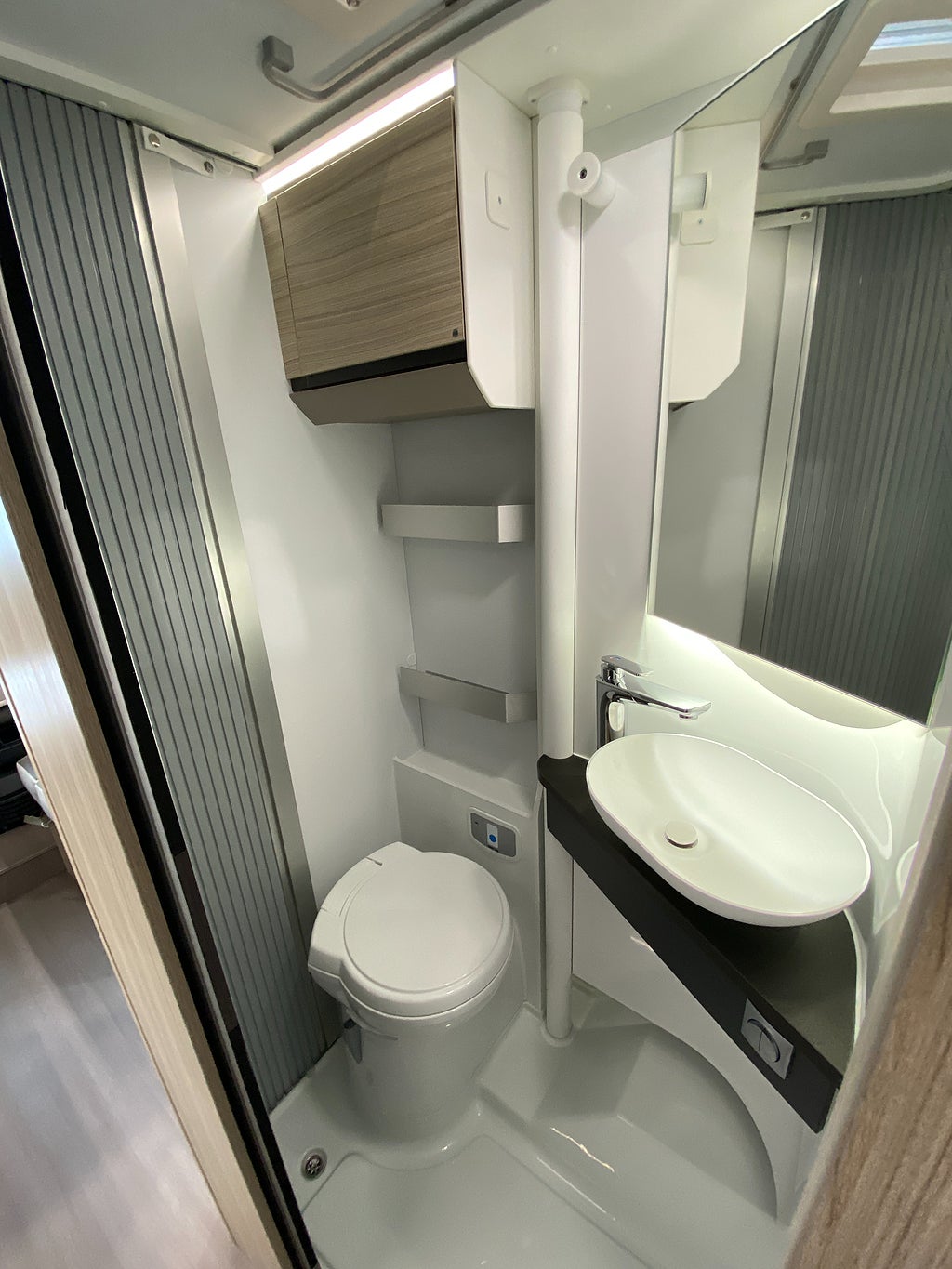 Adria Compact DL 60 Y / Vårmässa 20–22 mars – Påfyllt lager! - Adria