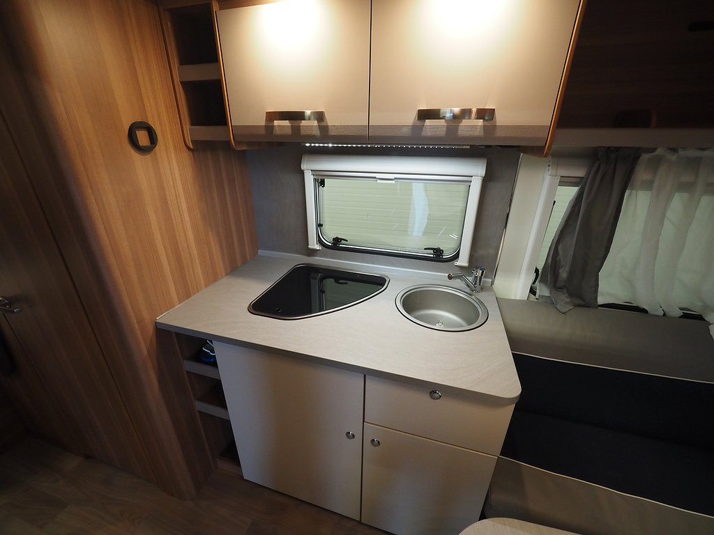 Weinsberg CaraOne 550 UK Påsmarkis Solcell Totalvikt 1700kg 2016