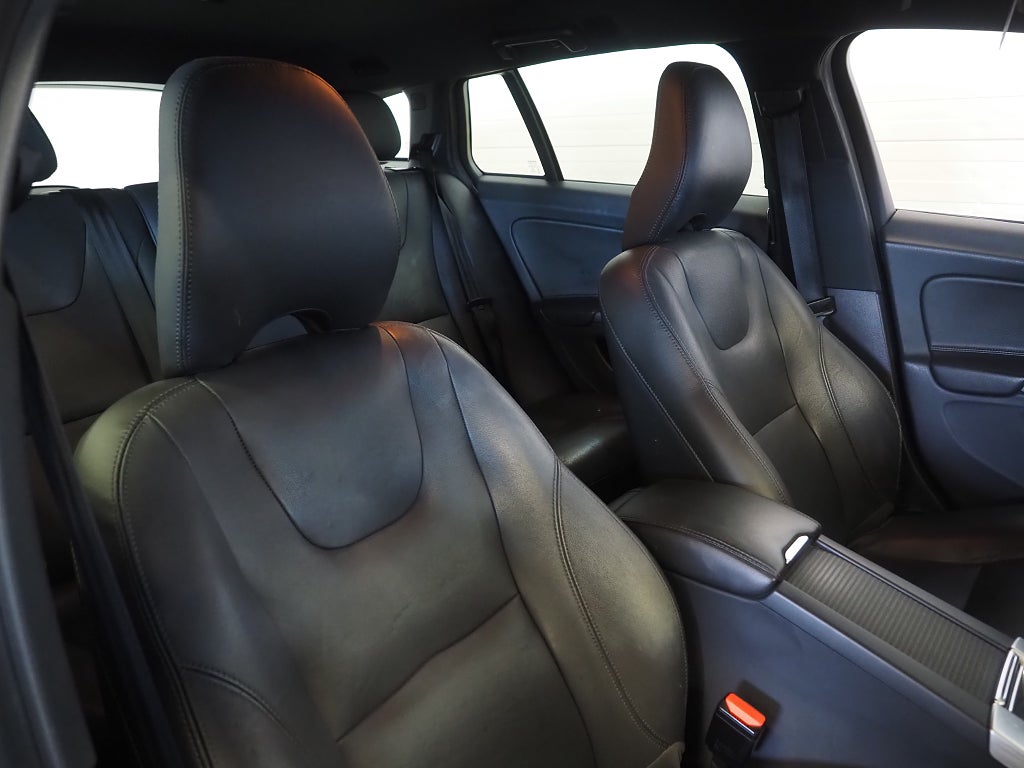 Volvo V60 D4 Geartronic 190hk Aut Summum VOC D-Värm Läder 2017