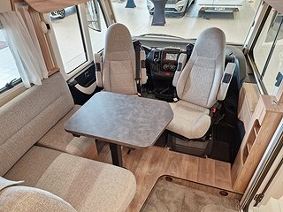 Husbil-integrerad Hymer Exsis-I 580 16 av 31
