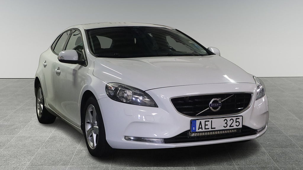 Volvo V40 T3 Kinetic DRAGK BACKKAM NYKAM NYBESIKTIGAD