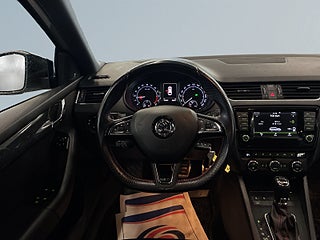 Skoda Octavia Kombi 2.0 TDI 4×4 RS S&V-hjul/Carplay/Drag/Canton/Skinn – bild 9