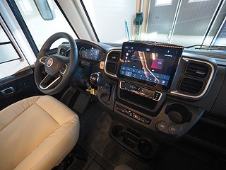 Husbil-integrerad Knaus Sun I 900 LEG 28 av 28