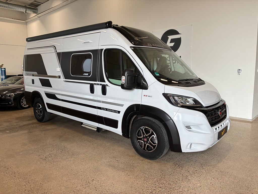 ADRIA MOBIL TWIN SUPREME 600 SPB Plåtis Markis Backkamera 6 meter Automat