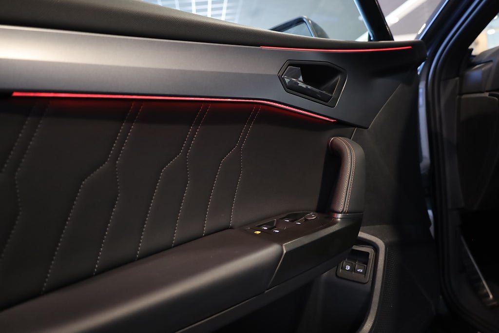 Cupra Leon Sportstourer e-Hybrid Drag Navi Kamera Cockpit CarPlay 2024