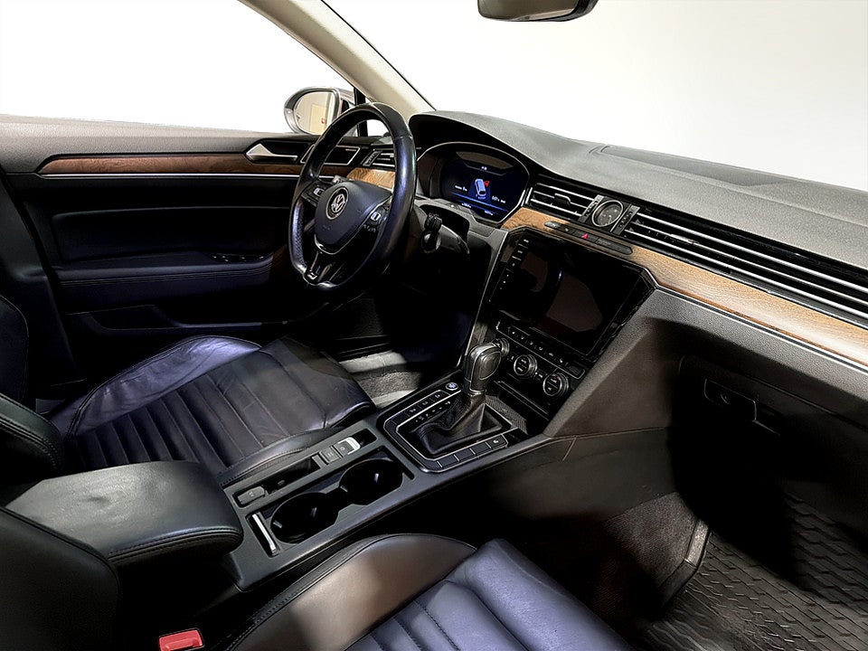 Bild på Volkswagen Passat Alltrack 2.0 TDI 4Motion 240hk Aut AWD - B-KAMERA,DRAG,ELSTOL