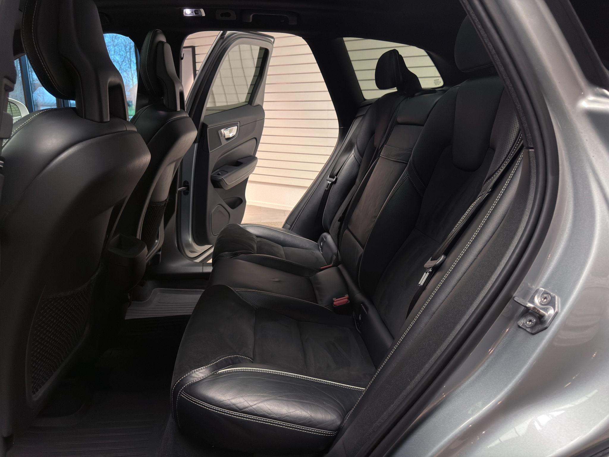 Volvo XC60 T5 AWD R-Design 254hk | Drag | Panorama | Klimatpaket 2018 - miniatyr 43