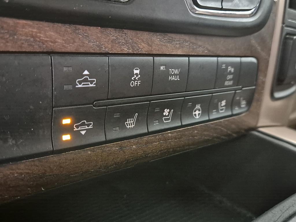Dodge RAM 1500 Longhorn Crew Cab 5.7L V8 HEMI V-hjul