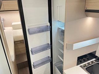 Husbil-halvintegrerad Adria COMPACT DL 60 Y 18 av 29