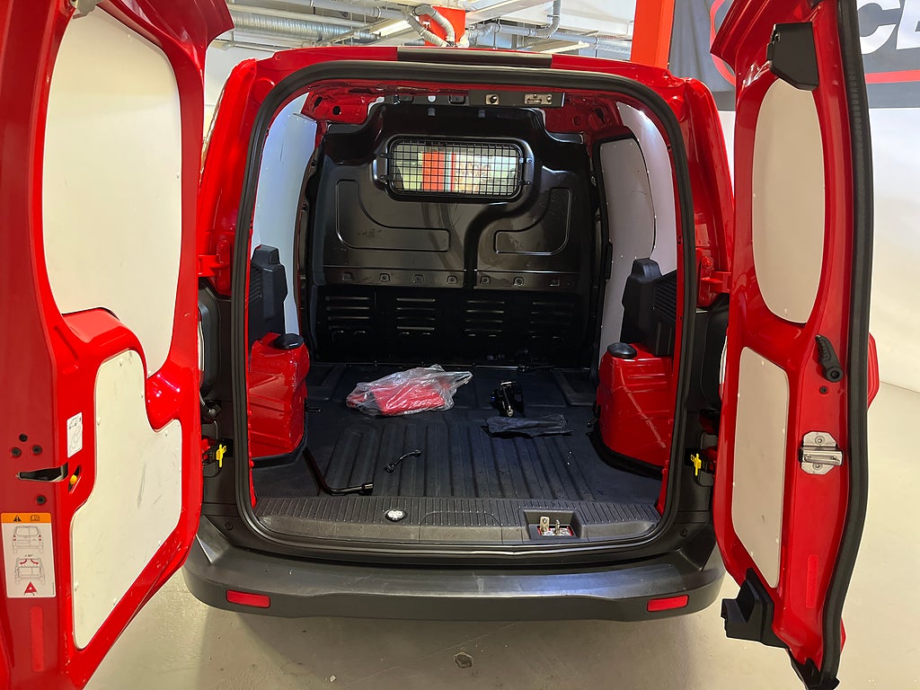 Ford Transit Courier 2018 - miniatyr 13