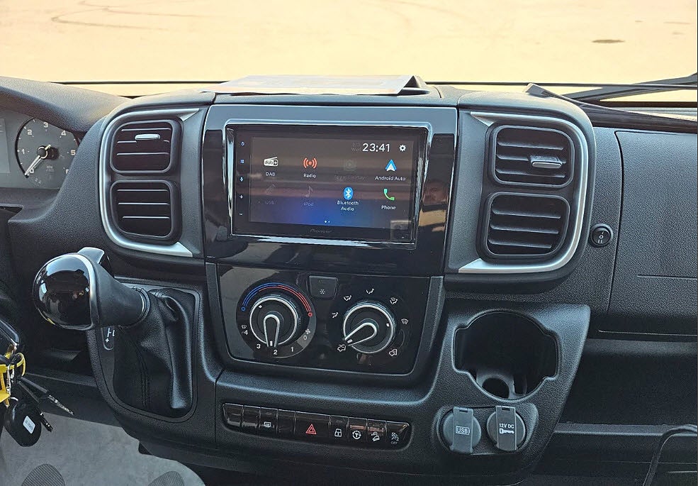 Weinsberg 630  Carabus ME Edition Fire , automat,  långbädd thumbnail