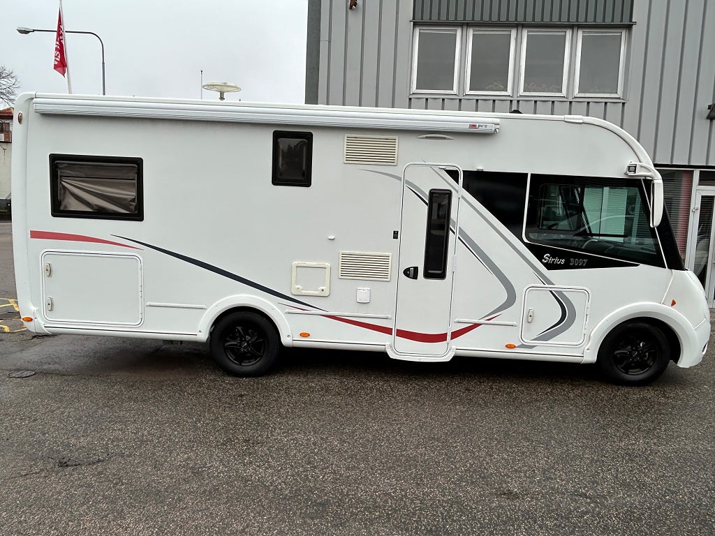 CHALLENGER SIRIUS 3097 Långbädd, garage, solcell