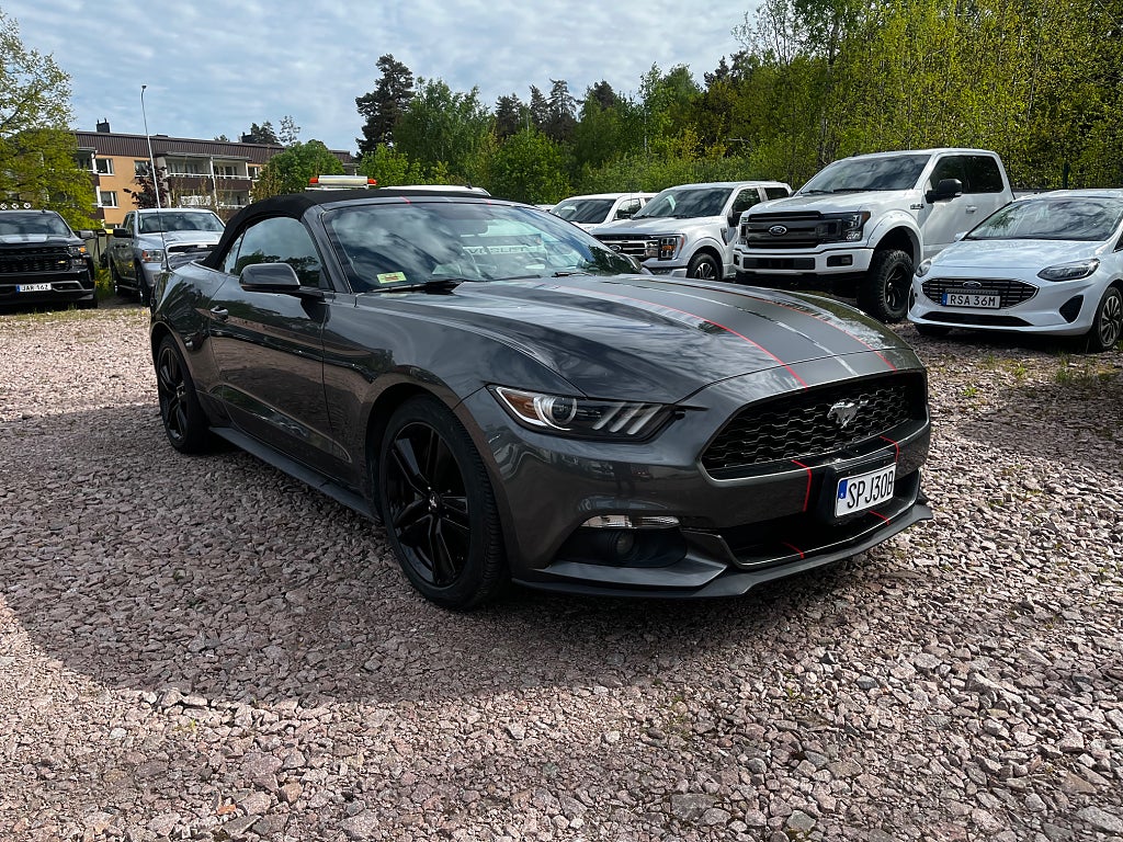 Ford Mustang EcoBoost Convertible SelectShift ny servad ny besiktad 