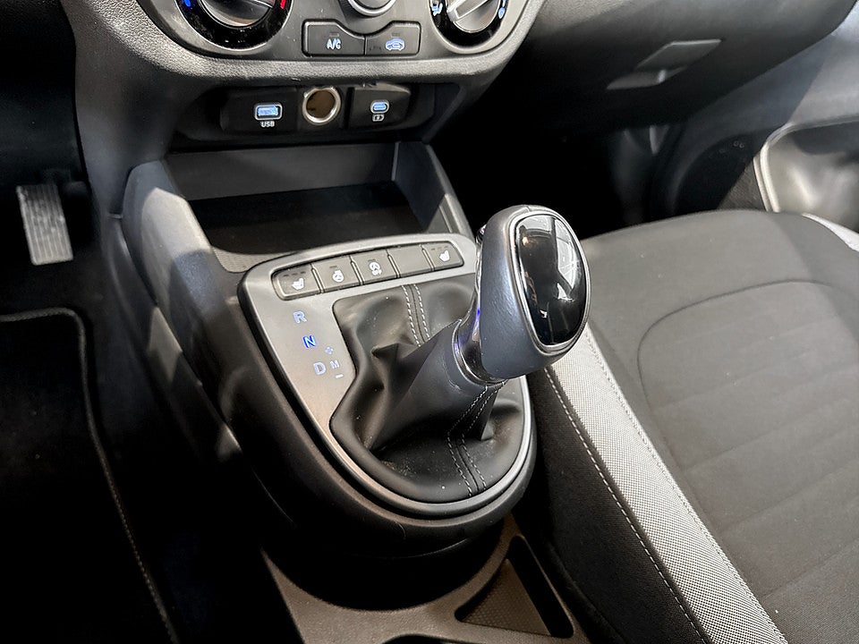 Bild på Hyundai i10 Essential 1.0 67hk BACKKAMERA CARPLAY RATTVÄRME