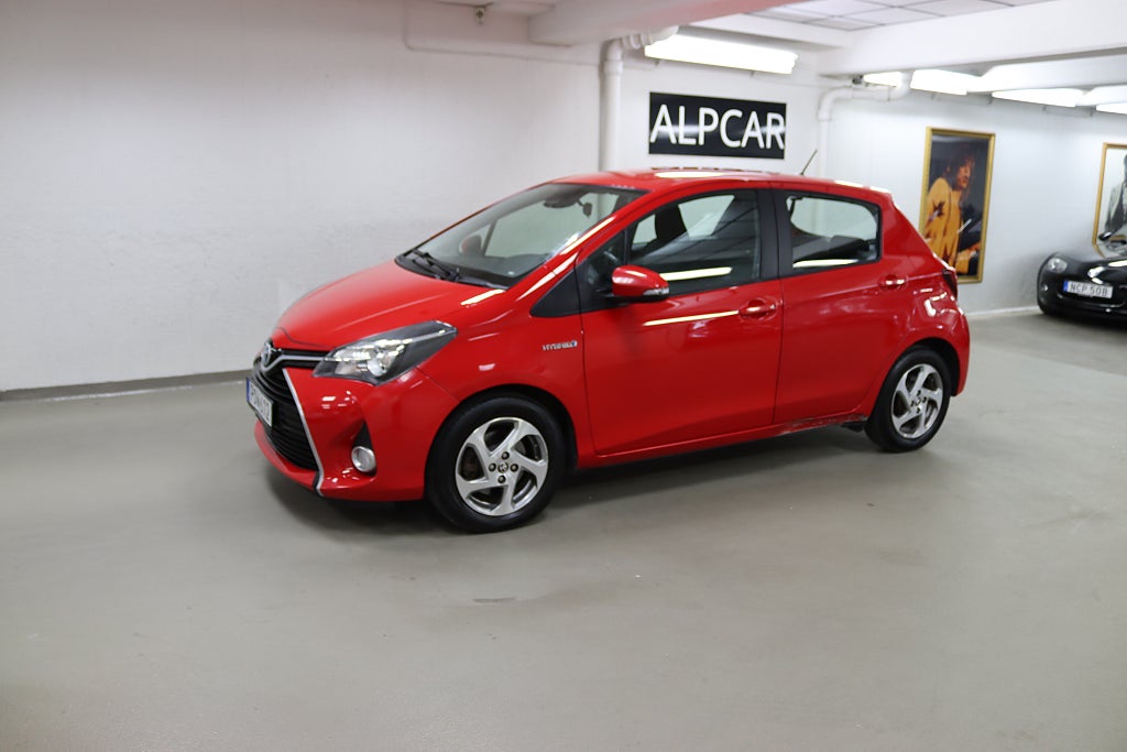 Toyota Yaris HYBRID ACTIVE V-HJUL