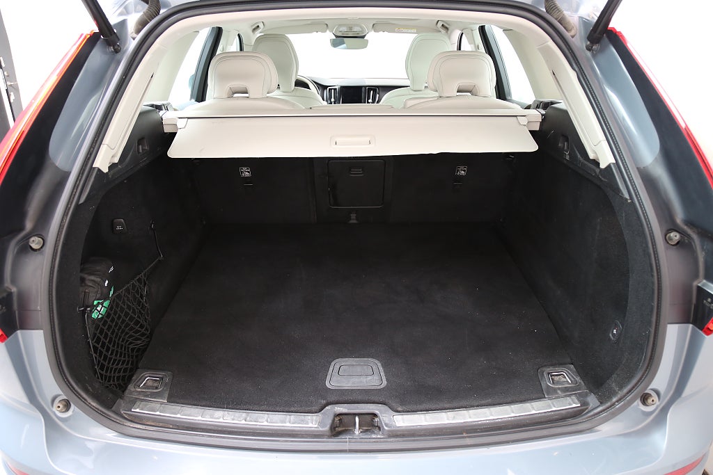 Volvo XC60 Recharge T6 Inscription AWD Pano Skinn Orrefors Drag 2022