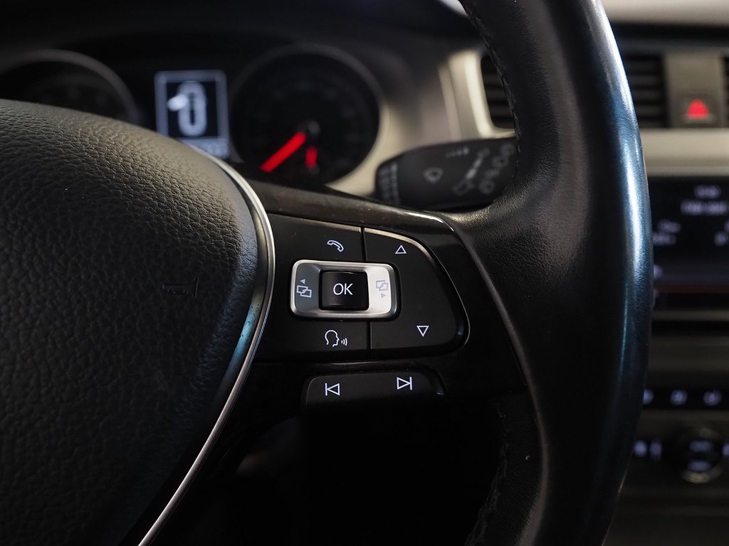 Volkswagen Golf Sportscombi 1.2 TSI DSG PDC Värmare Keyless 2016