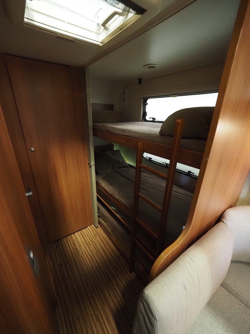 Adria Adora 563 PT Barnkammarvagn Alde