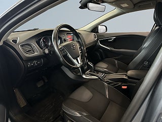 Volvo V40 D3 Geartronic Momentum S&V-hjul/Dvärm/Psens/BT – bild 7