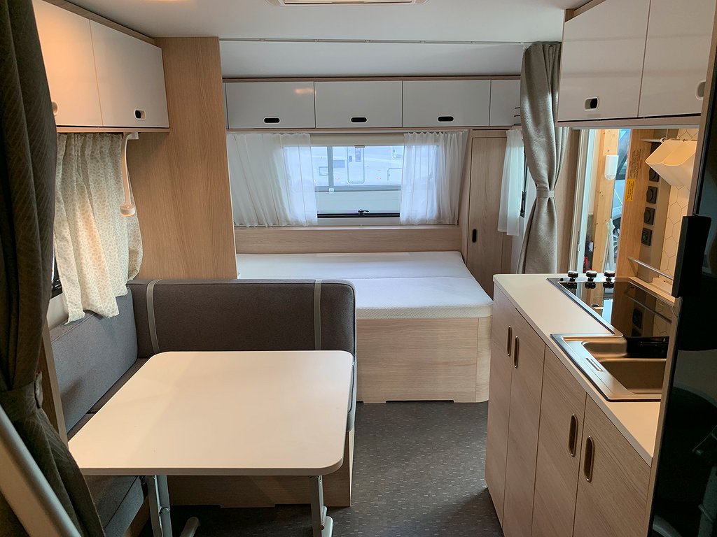 Adria Aviva 563 PT / Barnkammare / 1500kg / 7 bäddar / 3-vån - Adria