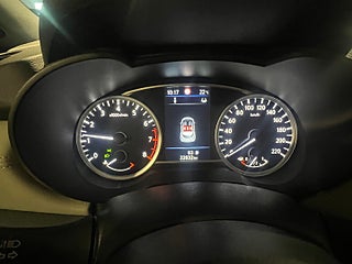 Halvkombi Nissan Micra 9 av 13