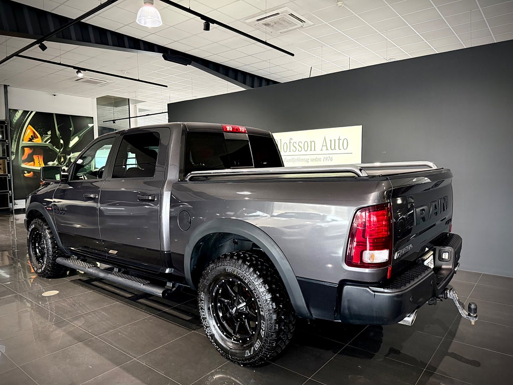 Dodge RAM 1500 Rebel 5,7 L Mkt fin o låga mil 4 X 4  394 hk - bild 3