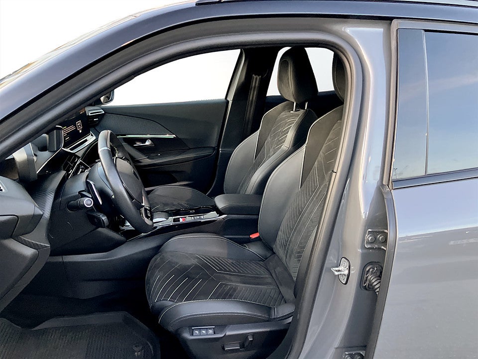 Bild på Peugeot 2008 GT 1.2 PT 130hk Aut B-KAMERA CARPLAY