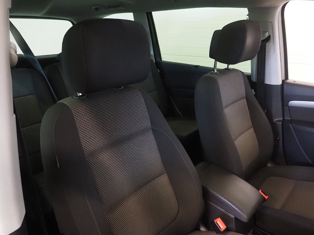 Volkswagen Sharan 7-sits 2.0 TDI 140hk Pano Drag Navi Kamera 2014