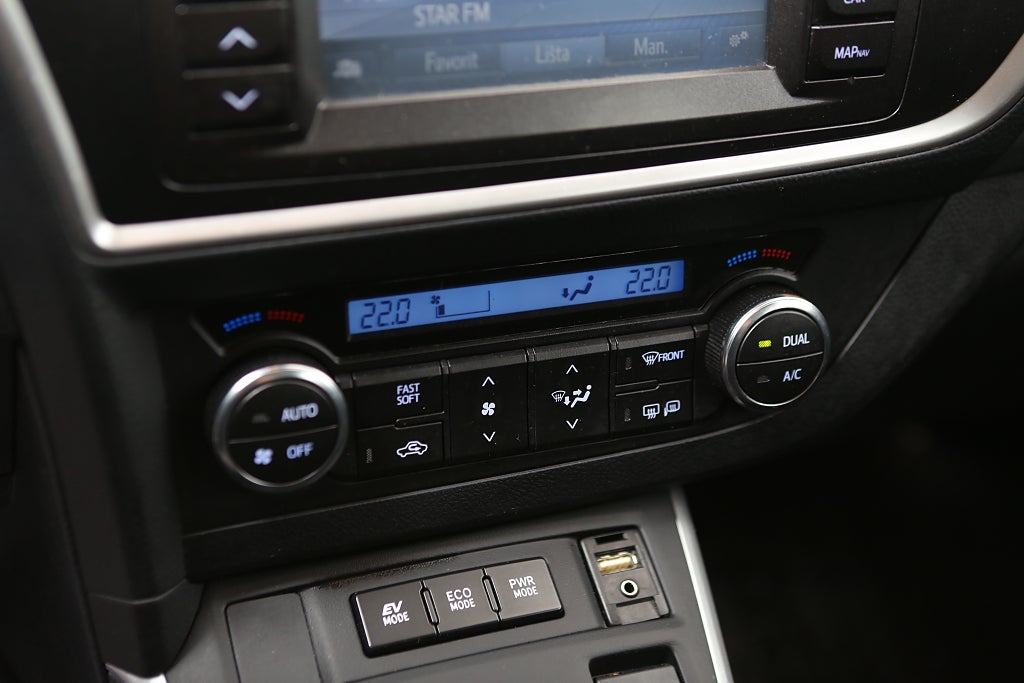 Toyota Auris Touring Sports Hybrid e-CVT Executive 2015