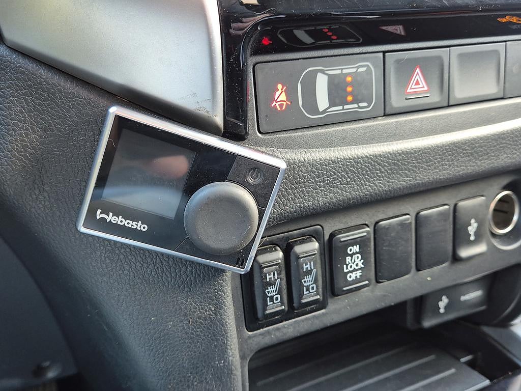 Mitsubishi L200 Double Cab Komfort Manuell 4WD Parkv Vhjul