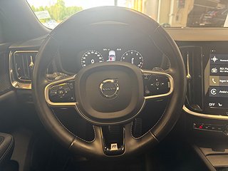 Volvo V60 T5 R-Design/M-värm/Navi/Pano/360°/Rattvärme/H&K