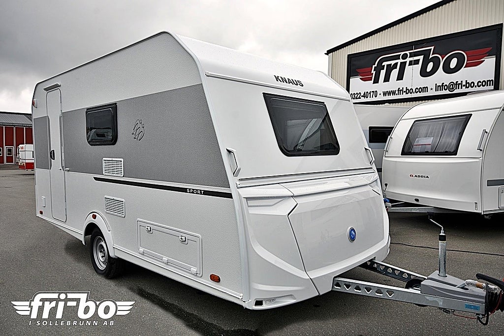 Knaus 420 QD Sport, Dubbelbädd