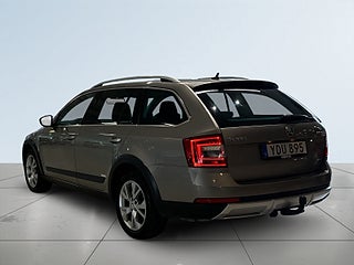 Skoda Octavia Scout 2.0 TDI 4x4 Premium Drag CANTON Kamera Mvärm Navi S&V