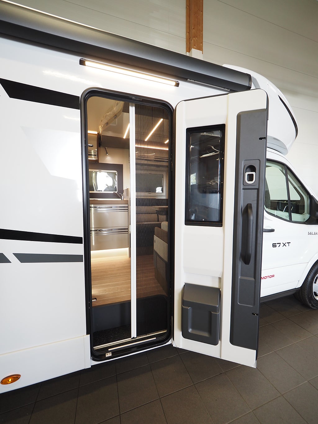 Ci Magis 67 XT  Aut I Solcell I Backkamera I Queensbed