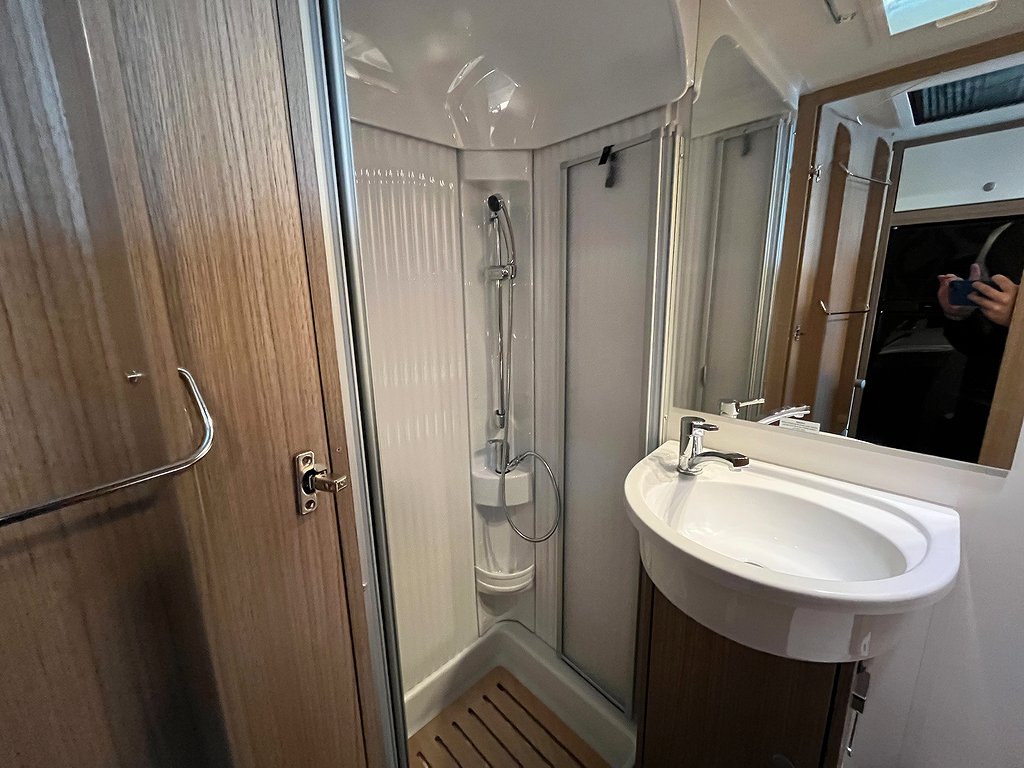 Carado A 464 B-kort / 6 bältade / 6 Sovplatser /4995kr/mån - Carado