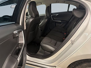 Volvo S60 D3 Momentum S&V-hjul/keyless/Dvärm/Psens/Rattvärm/Fart
