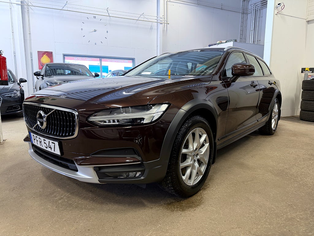 Volvo V90 Cross Country D5 AWD 235 hk Inscription Pro Drag / Panorama / Värmare