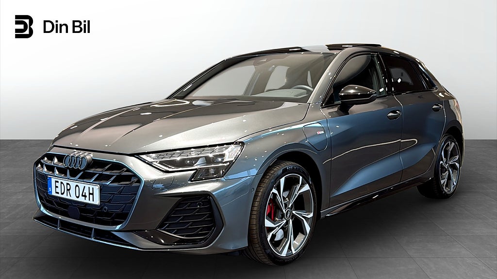 Audi A3 Sportback 45 TFSI-E S LINE / Panorama / 360 kamera/ Sonos