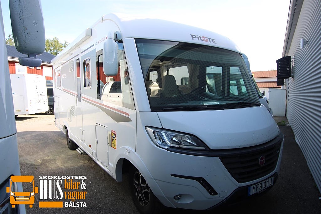 Pilote G720 FC Queenbed Taksäng Vinterpaket AC i bodelen
