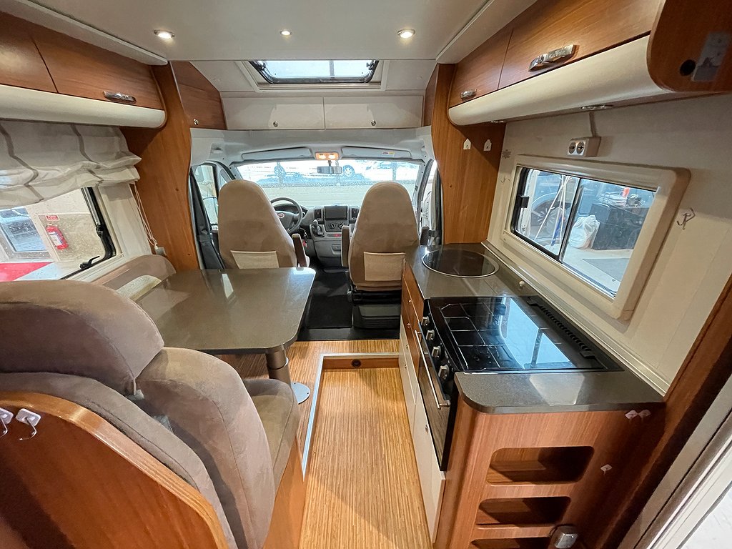 Adria Matrix 680 SL / B-körkort / Taksäng / El-Patron / Ugn - Adria
