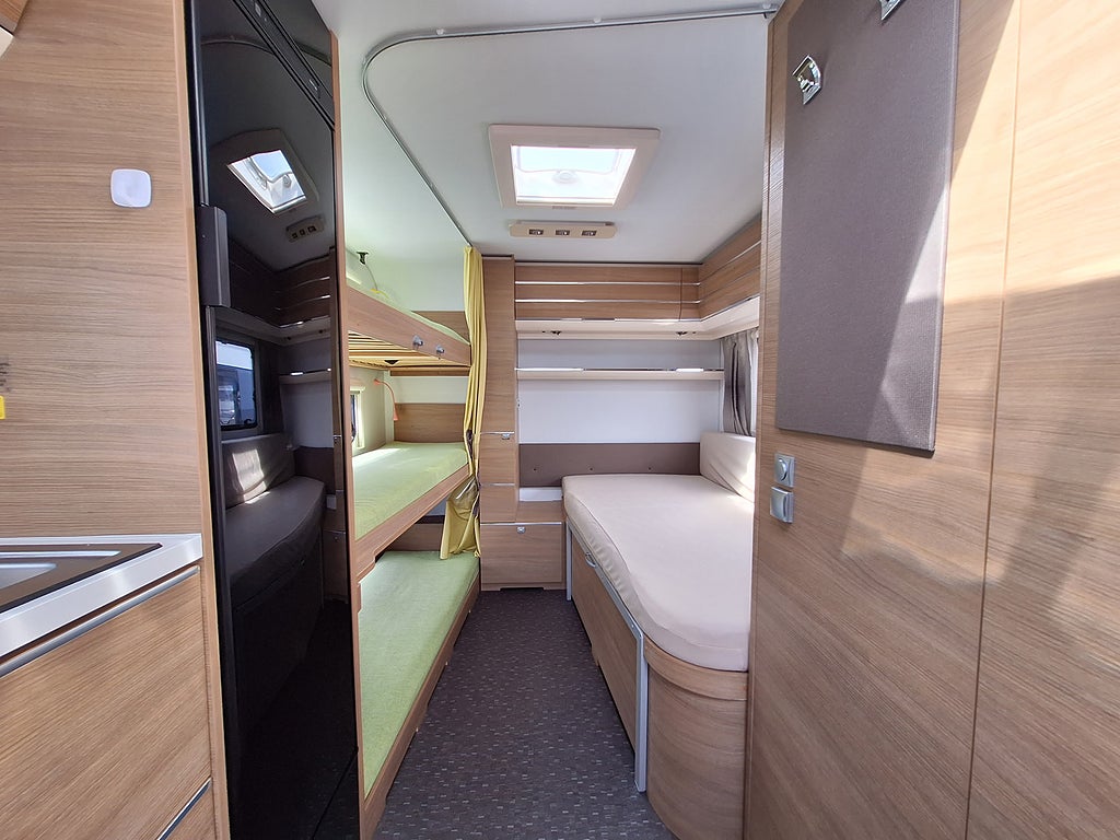 Adria Adora 593 UK Barnkammare: 3 Bäddar