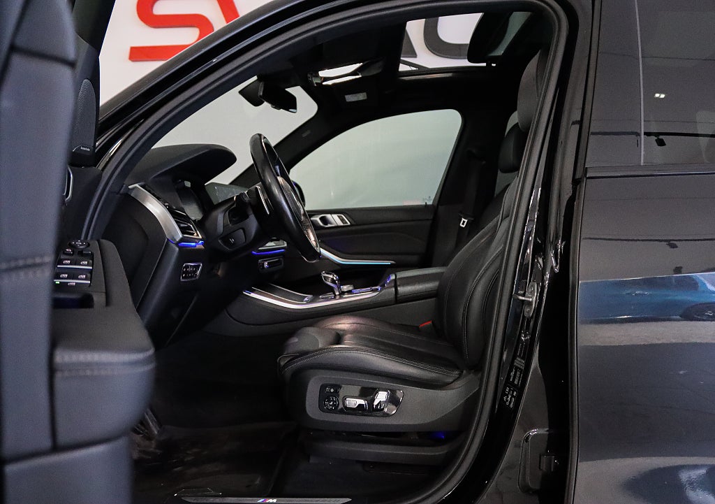 BMW X5 xDrive40i M Sport Pano HuD Värmare H/K Dragkrok MOMS