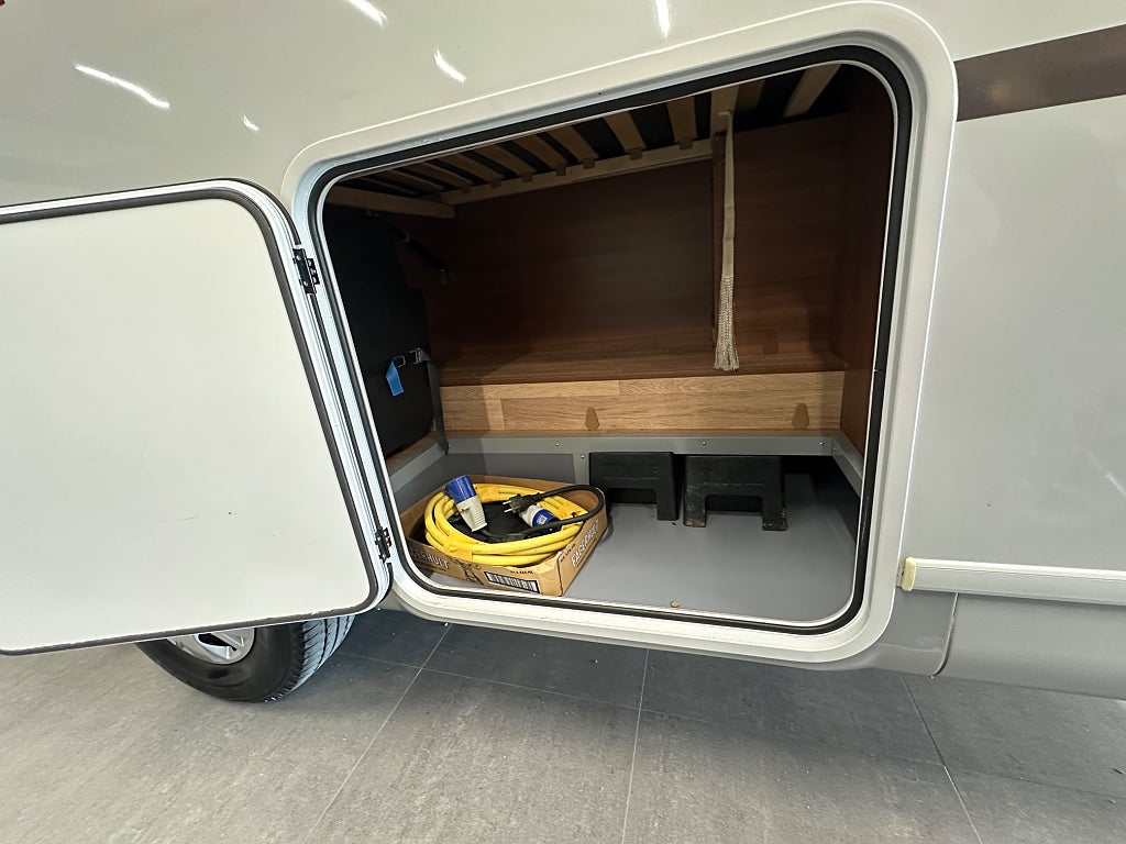 LMC T 713 Passion Alde Långbädd toa bak thumbnail