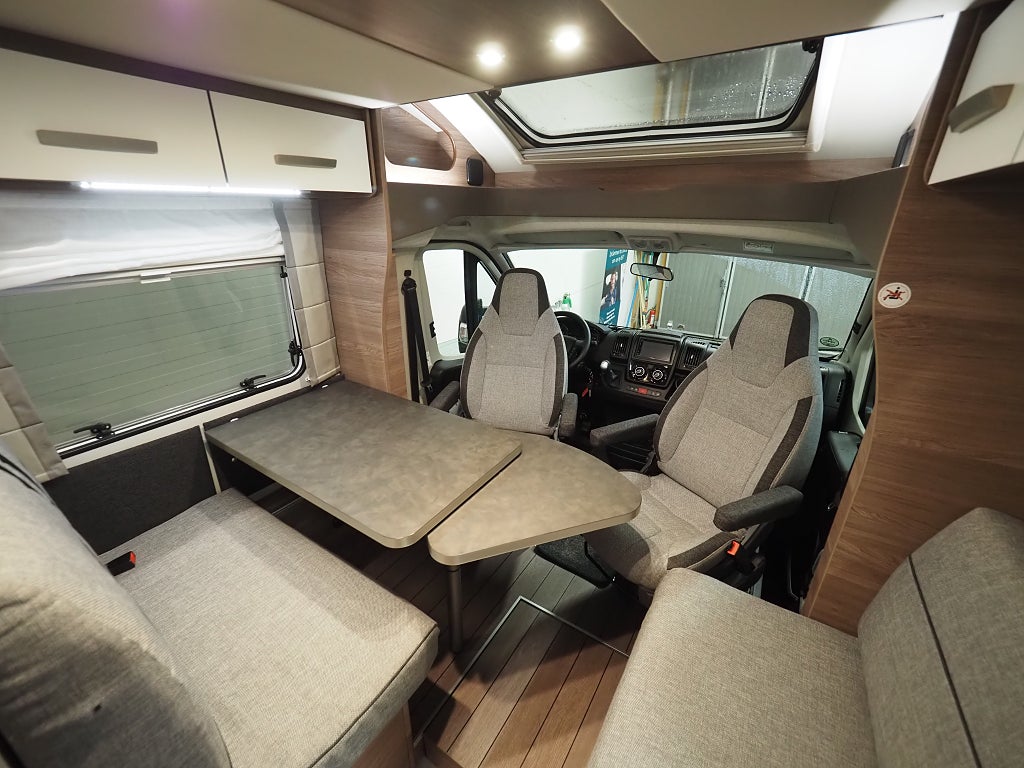 Knaus Live Wave 700 MEG Dragkrok AC Solcell Aut