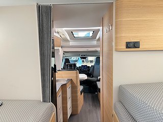 Husbil-alkov Adria CORAL XL 660 SL 14 av 21